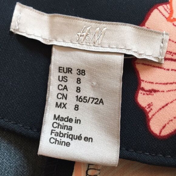 H&M floral super sexy jumper shorts - Picture 6 of 8